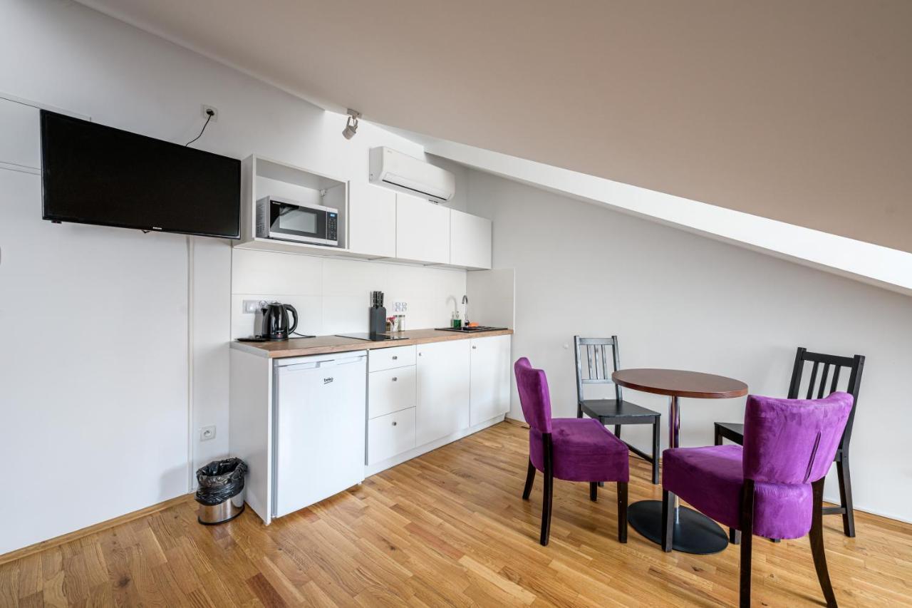 Apartment On/set