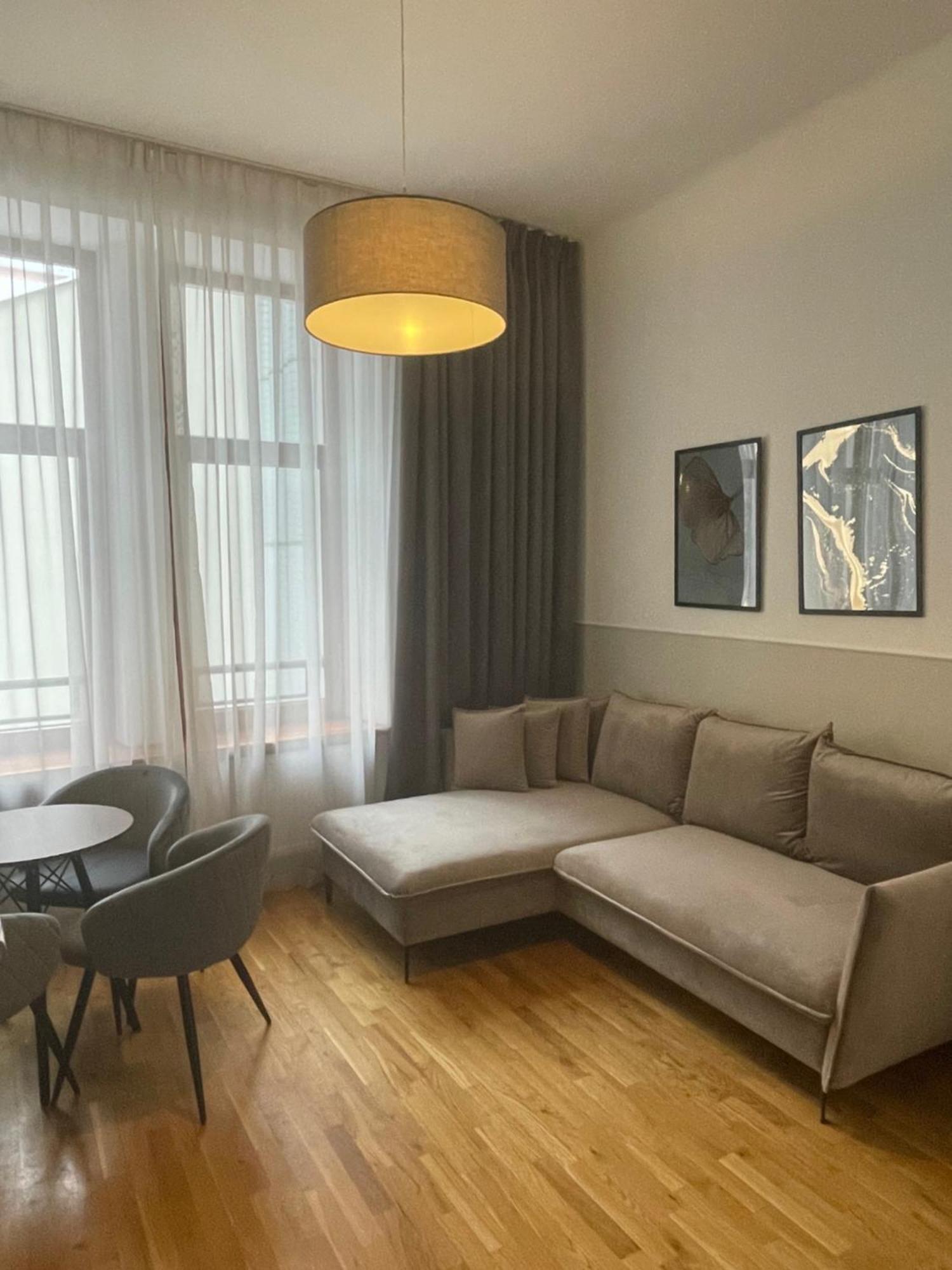 Apartment On/set