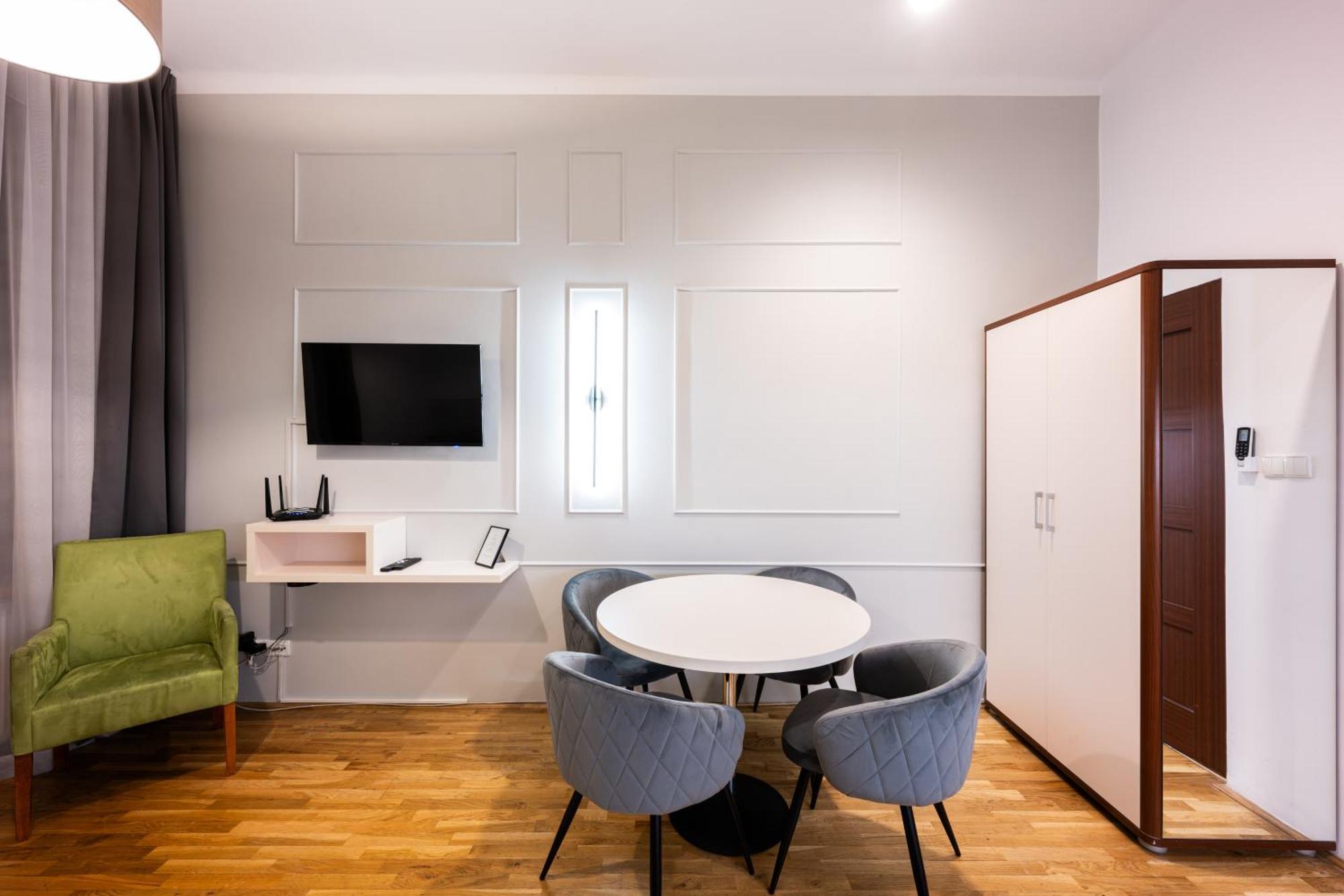 On/set Apartment